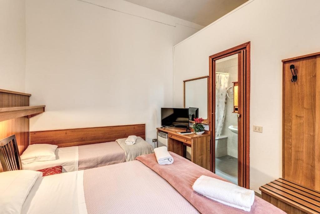 Postel nebo postele na pokoji v ubytování Hotel Giada Roma