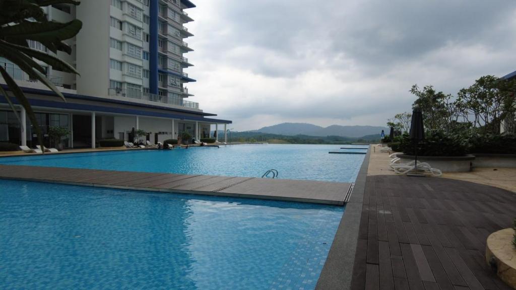 a large swimming pool next to a building at Yaya Suites Homestay Palmyra Residence Bangi in Kampong Batu Lima Bangi