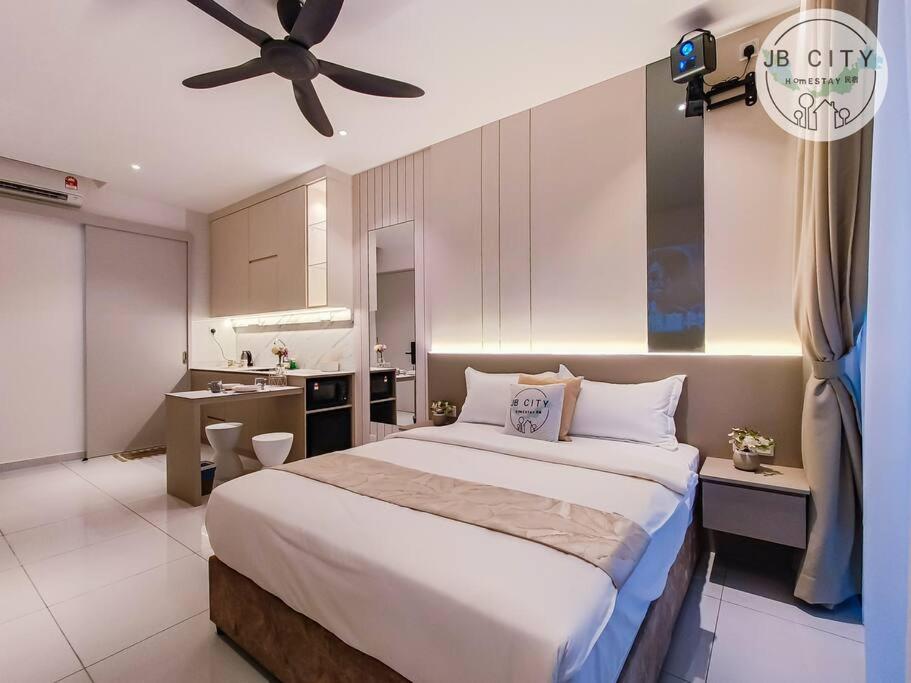 a bedroom with a large bed with a ceiling fan at Sky Tree by JBcity Home in Johor Bahru