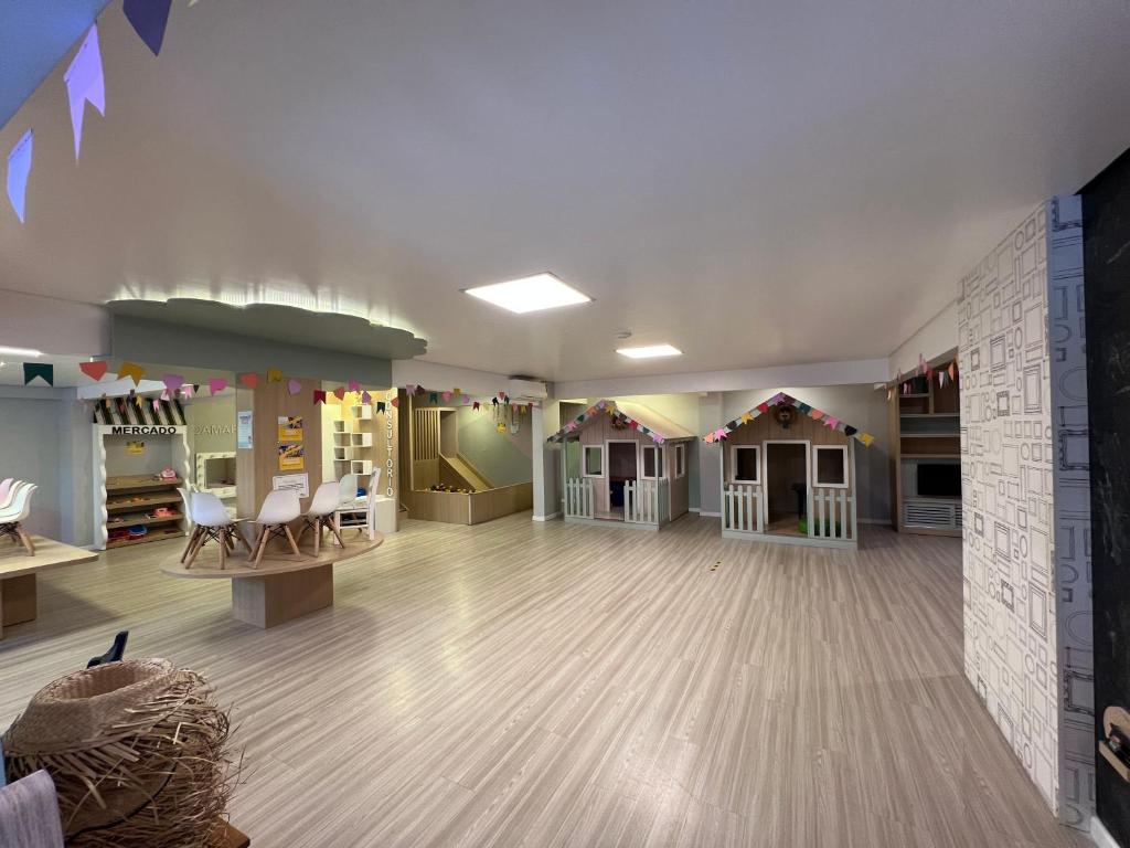 Um restaurante ou outro lugar para comer em Hotel Vila do Farol