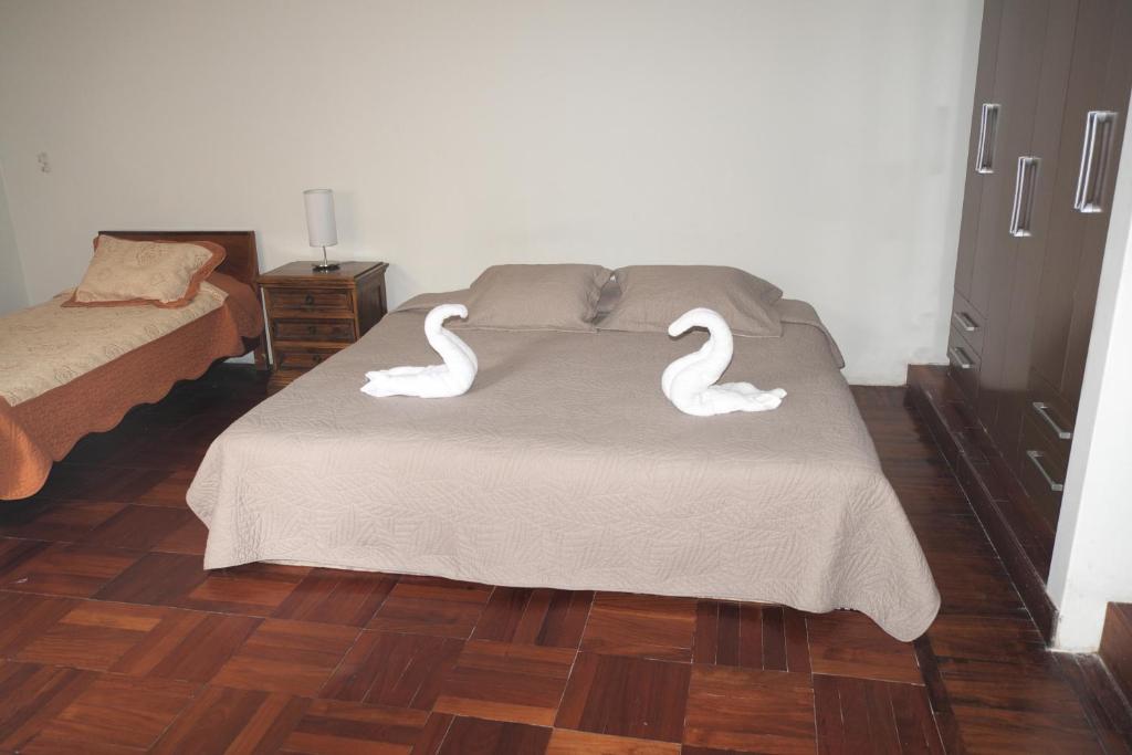 Rúm í herbergi á Inkawasi Miraflores Hostel