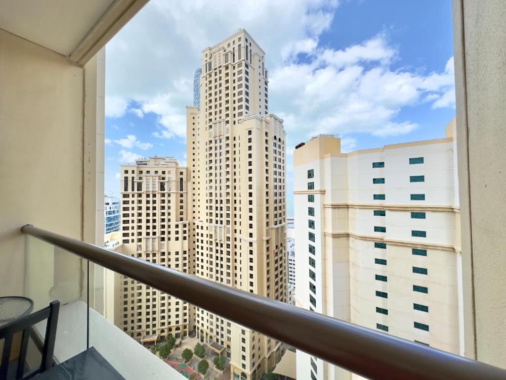 Fotografie z fotogalerie ubytování Dar Vacation - Great Spacious 2BR Apartment in Jumeirah Beach Residence v Dubaji
