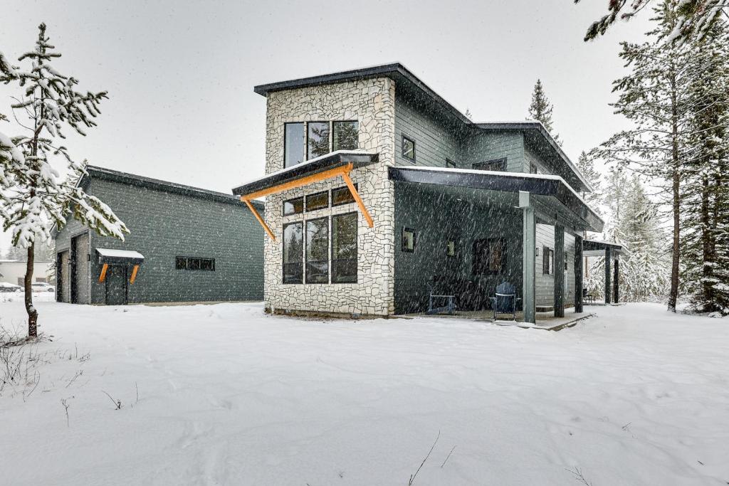 All-Season Donnelly Cabin with Sauna and Hot Tub! during the winter