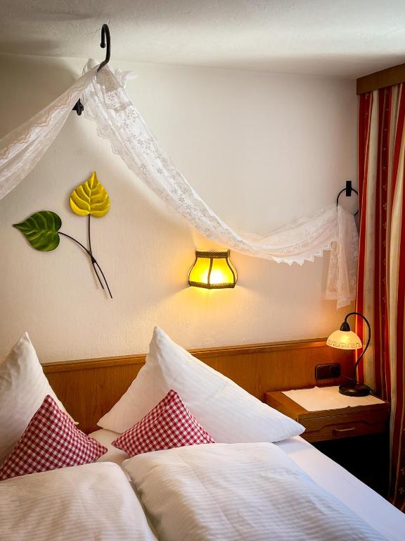 Postel nebo postele na pokoji v ubytování Hotel Tenne