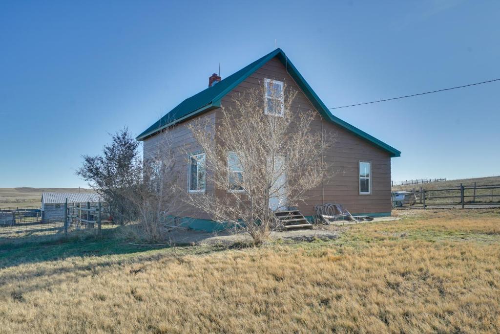 an old barn in the middle of a field at Corral Creek Cow Camp Pet-Friendly Circle Cabin in Circle