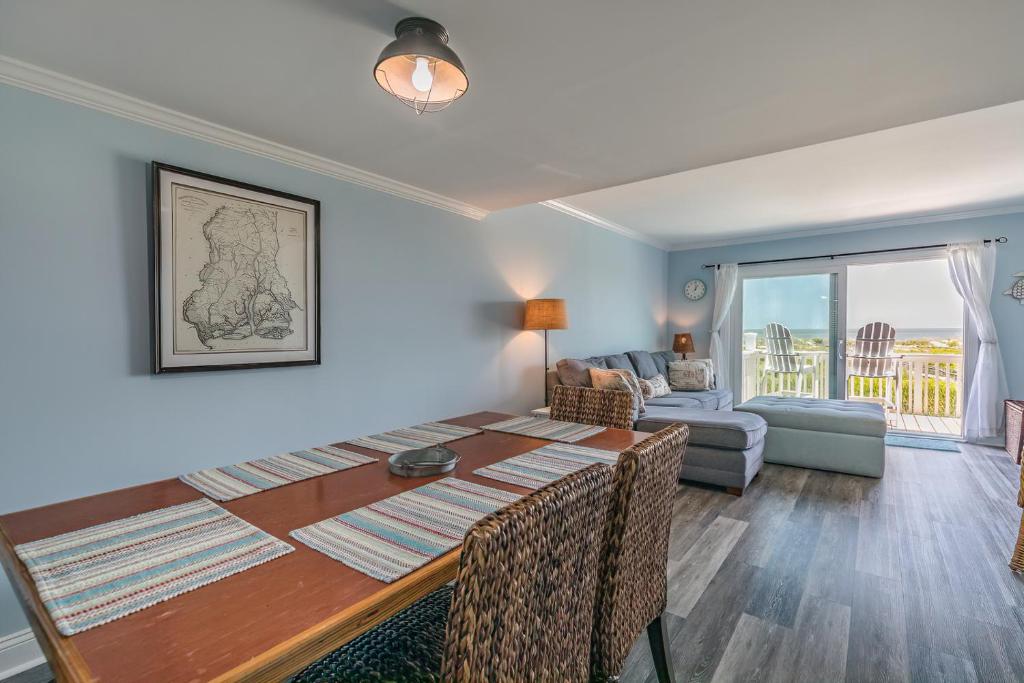 Ocean Front D-Building - POOL ACCESS AND OCEAN VIEWS!!!客房内的一张或多张床位