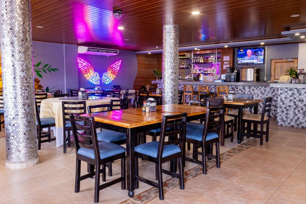 Restaurace v ubytování Hotel Guacamaya