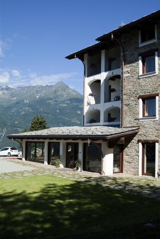 Nespecifikovaný výhled na hory nebo výhled na hory při pohledu z hotelu
