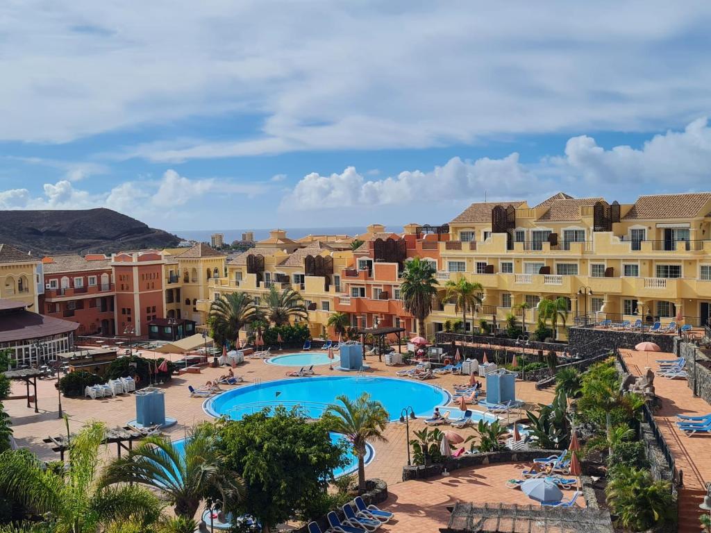 a view of the pool at the resort at Casa Paraiso in Los Cristianos
