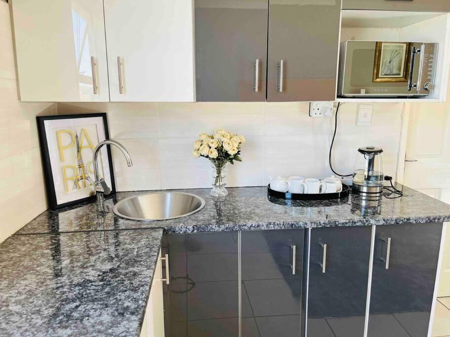 Bachelor suite in Rustenburg, Rustenburg (updated prices 2024)