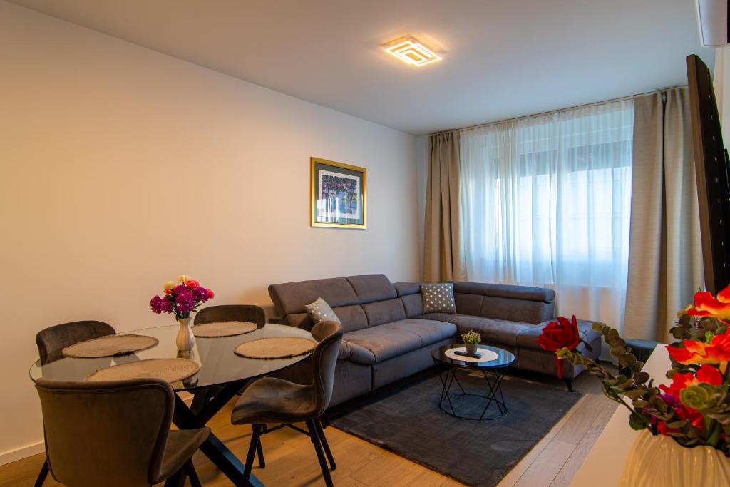a living room with a couch and a table at Flexible SelfCheckIns 63 - Zagreb - Parking - Loggia - Brand New in Zagreb