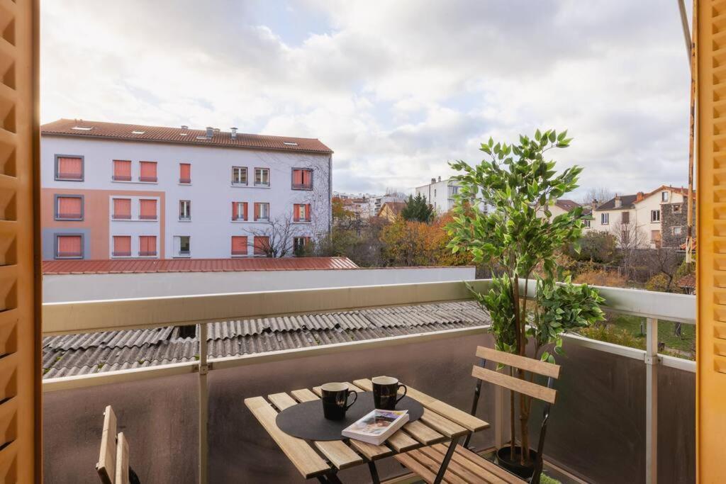 a balcony with a table and a view of a building at Appartement meublé Wifi&#47;Balcon&#47;parking Clermont in Clermont-Ferrand