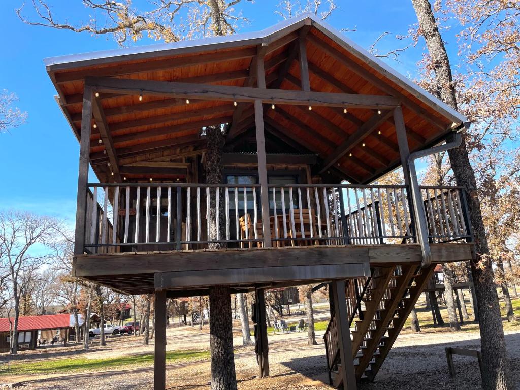 Meadowlark Treehouse 15 MIN to MagnoliaBaylor, Elm Mott (updated prices