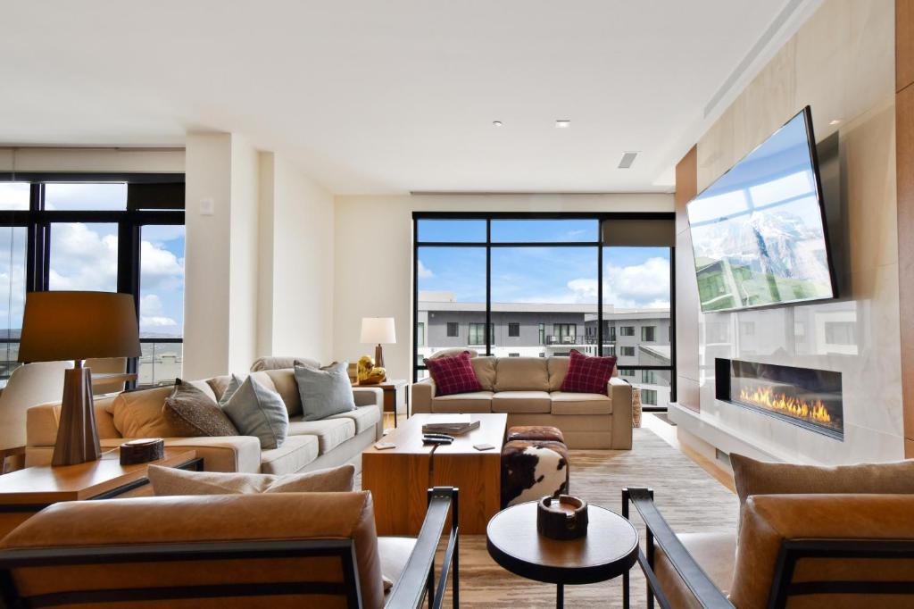 OceanFront Ultra Luxury Penthouse 09 Private Rooftop Hot Tub/Steps to ...