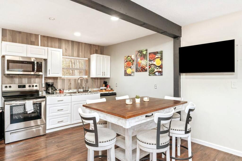 Westville Pines Cabin, Westville (updated prices 2024)