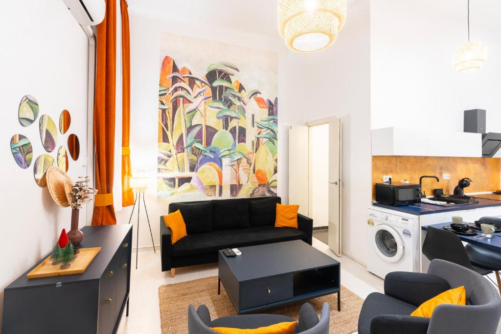 Modern uniquely designed flat Andrassy Avenue and Oktogon square 1067 Budapest, 49 Csengery utca kép - 1