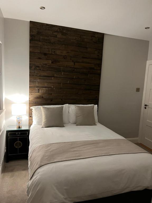 Postel nebo postele na pokoji v ubytování The Hillcrest, Luxury Accommodation in Castleblayney Town