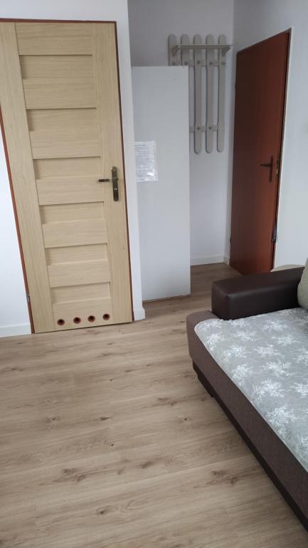 Łóżko lub łóżka w pokoju w obiekcie Dom gościnny "MONIKA"- 10 min do plaży,