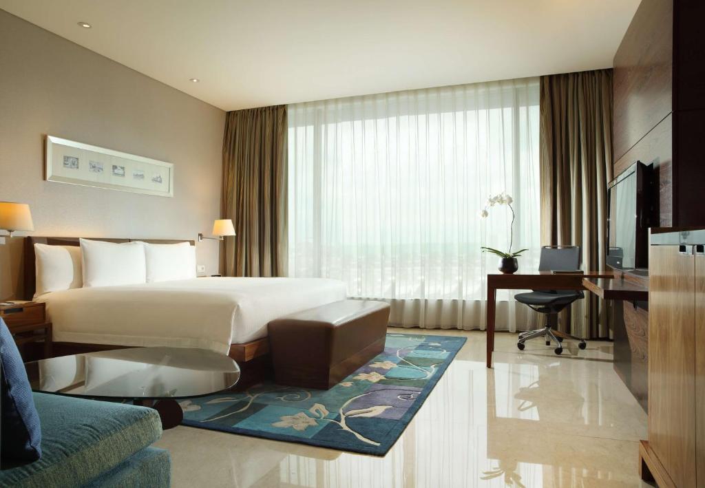 TV a/nebo společenská místnost v ubytování Hilton Bandung