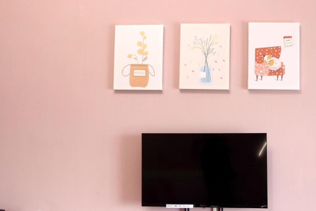 TV a/nebo společenská místnost v ubytování Lowkey B&B 低調民宿