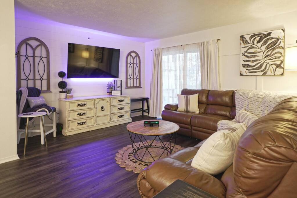 a living room with a couch and a table at Ashley's Luxurious Snuggery! in Branson