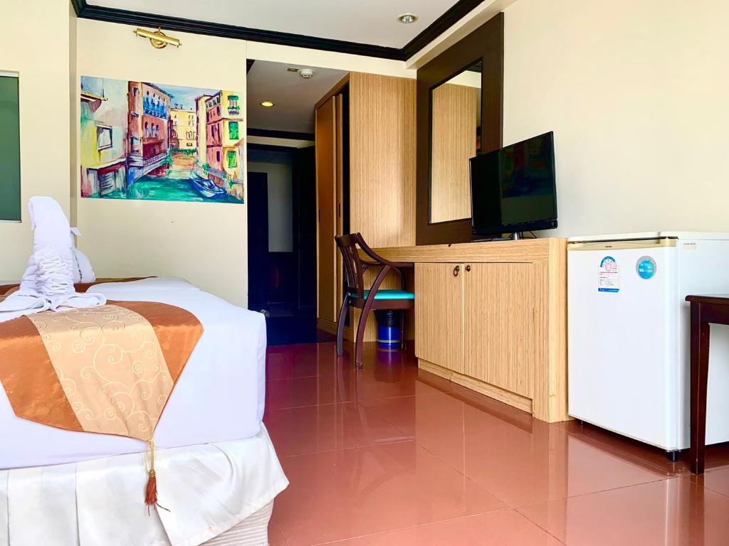 TV a/nebo společenská místnost v ubytování Tanawit Hotel Hua Hin