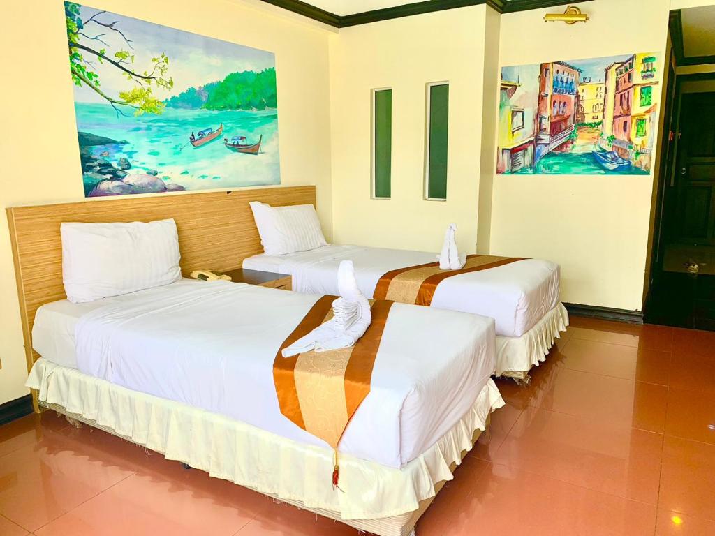 Postel nebo postele na pokoji v ubytování Tanawit Hotel Hua Hin