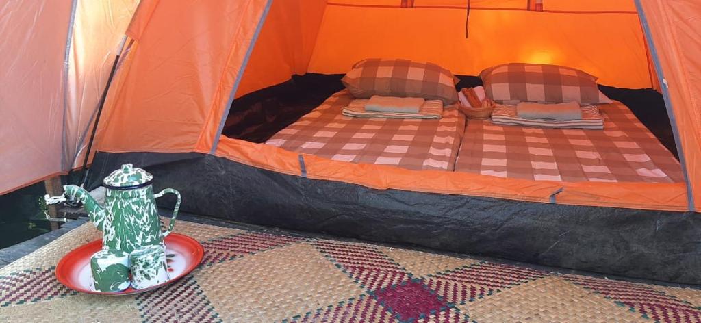Postel nebo postele na pokoji v ubytování Omah Kepel Yogyakarta