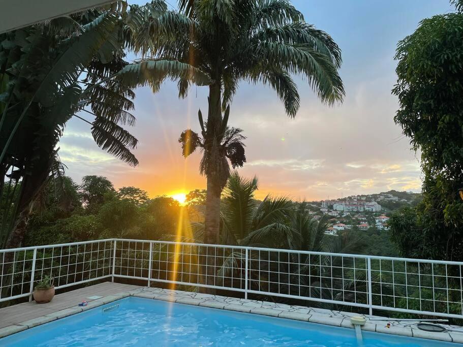Bazén v ubytování Studio Rez de villa avec piscine nebo v jeho okolí