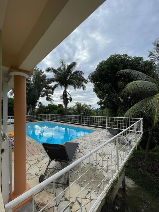 Bazén v ubytování Studio Rez de villa avec piscine nebo v jeho okolí