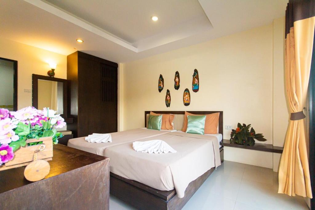 Postel nebo postele na pokoji v ubytování KRABI MORE HOTEL
