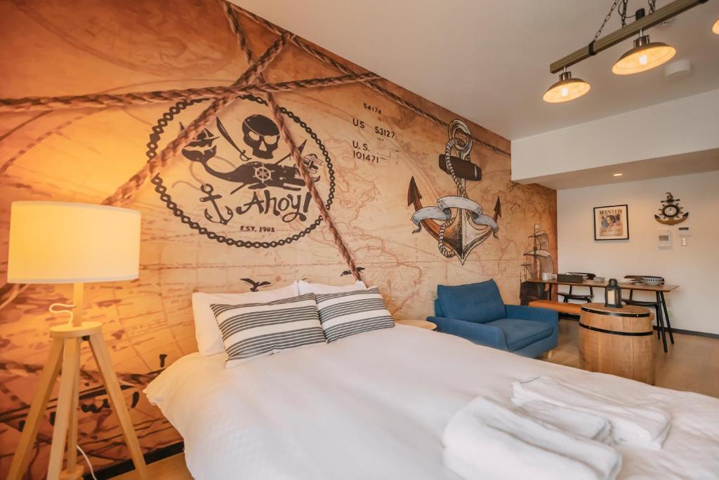 Postel nebo postele na pokoji v ubytování 谷町君 HOTEL 恵美須町72