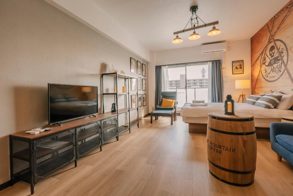 TV a/nebo společenská místnost v ubytování 谷町君 HOTEL 恵美須町72