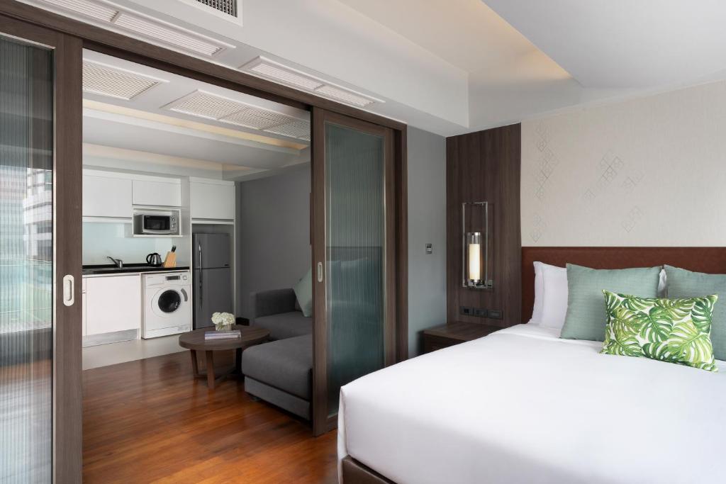 Kuchyň nebo kuchyňský kout v ubytování Novotel Living Bangkok Sukhumvit Legacy