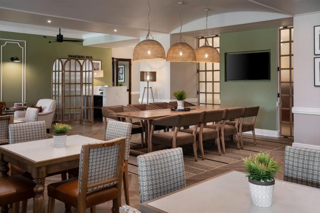 Protea Hotel by Marriott George King George - Image 35
