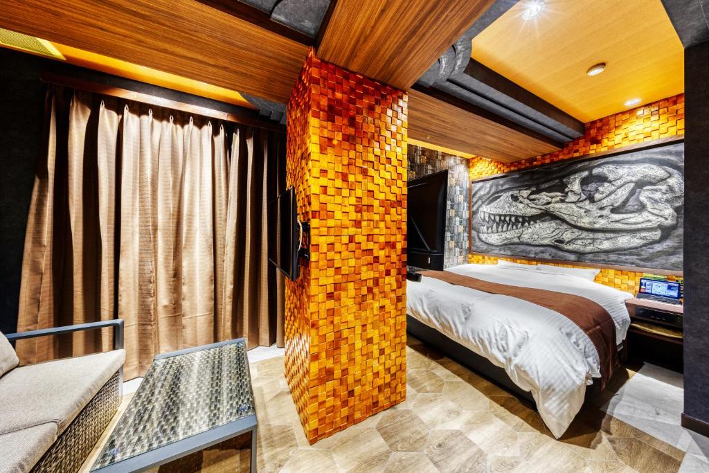 Postel nebo postele na pokoji v ubytování Hotel Artia Dinosaur hirakata -Adult Only