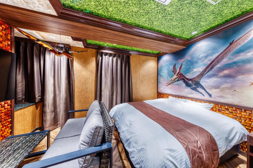 Postel nebo postele na pokoji v ubytování Hotel Artia Dinosaur hirakata -Adult Only