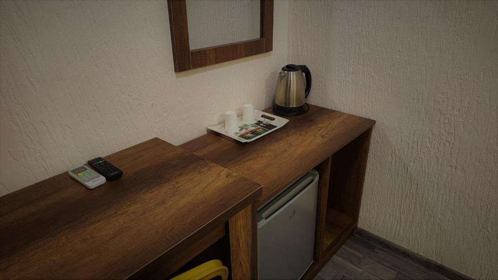 Příslušenství pro přípravu čaje a kávy v ubytování Hotel Georgian