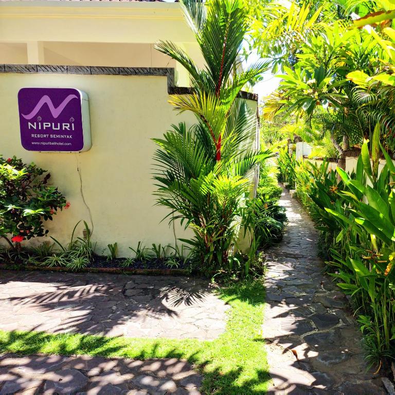 Zahrada ubytování Nipuri Resort and Villas Seminyak by Kamara