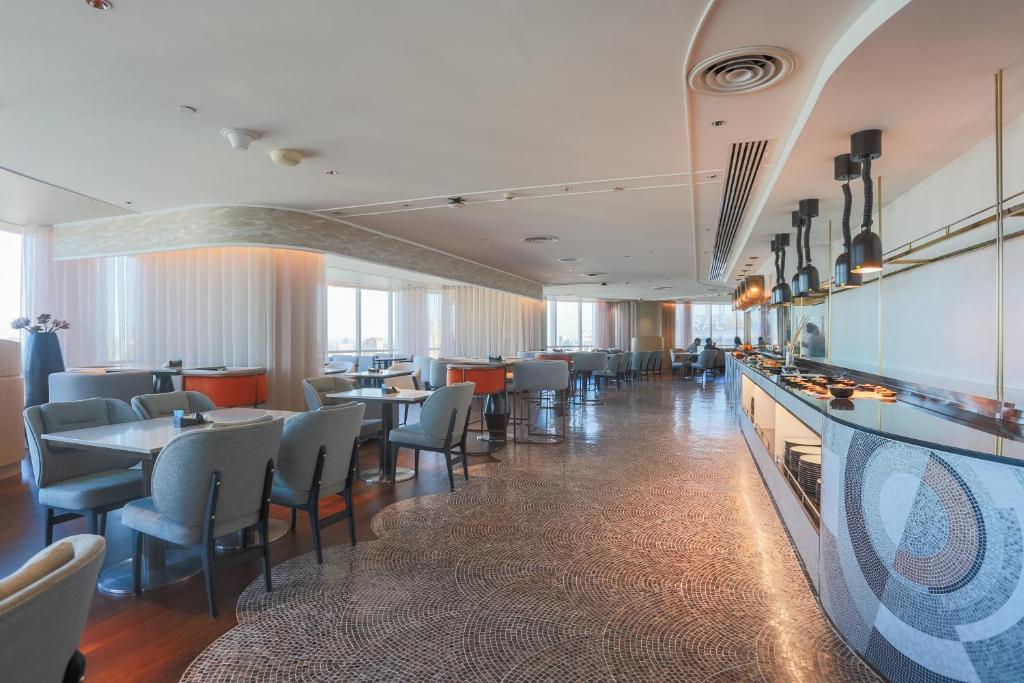 
Club Superior Hollywood
