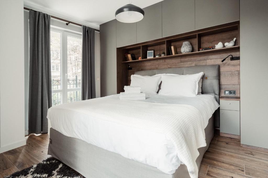8th Hill Apartments - One-Bedroom Apartment
