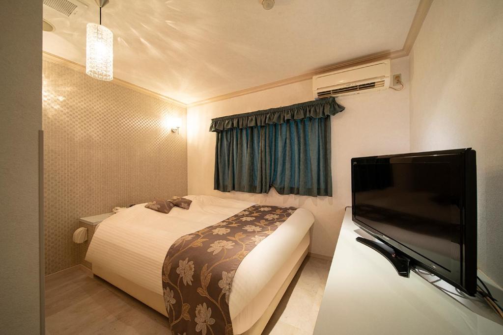 Кровать или кровати в номере ホテル リベラル 男塾ホテルグループ