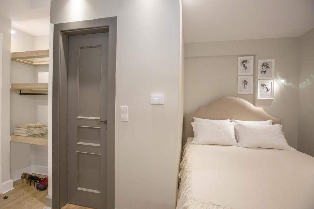 Aelia Luxury Apartments - 11