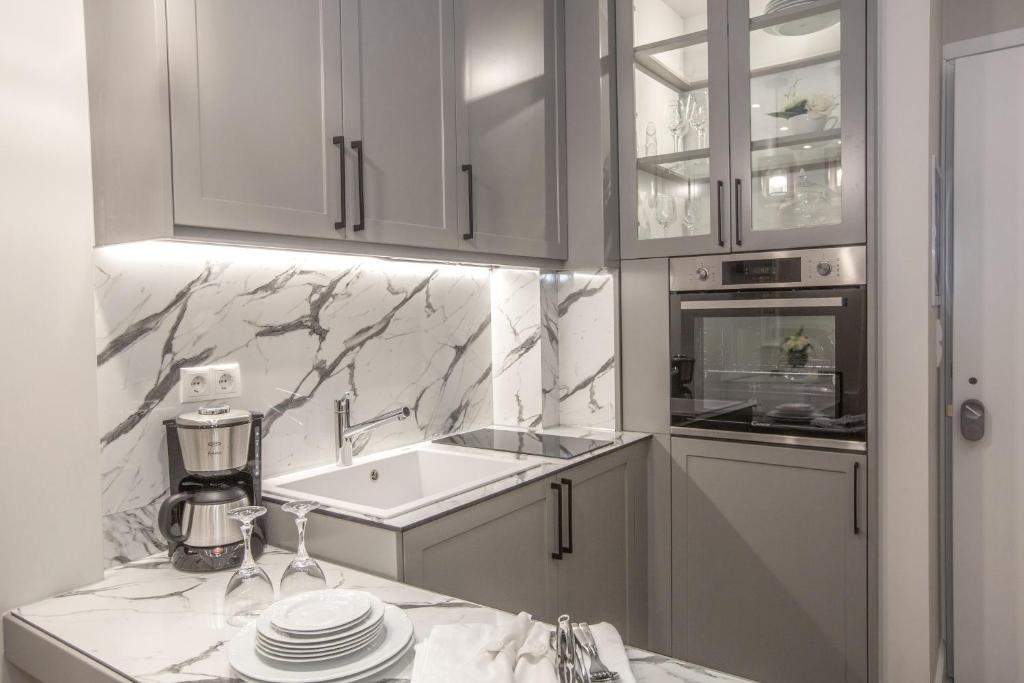 Aelia Luxury Apartments - 8