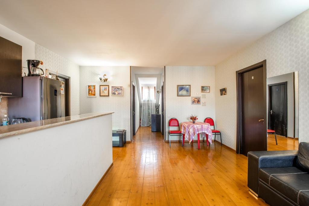 TV a/nebo společenská místnost v ubytování Guesthouse Mtskheta-Kapanadze