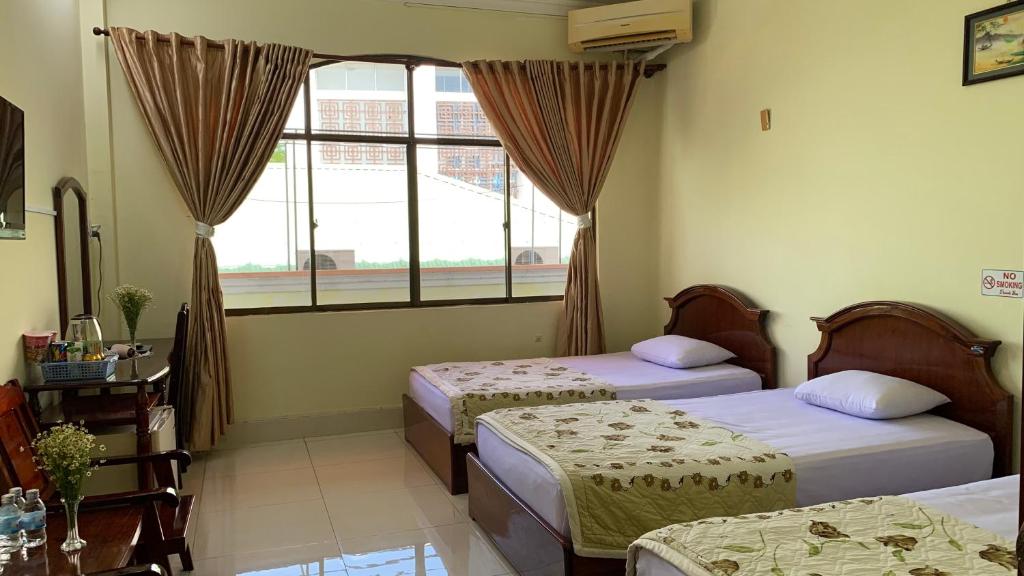 Hung Vuong Hotel - Triple Room