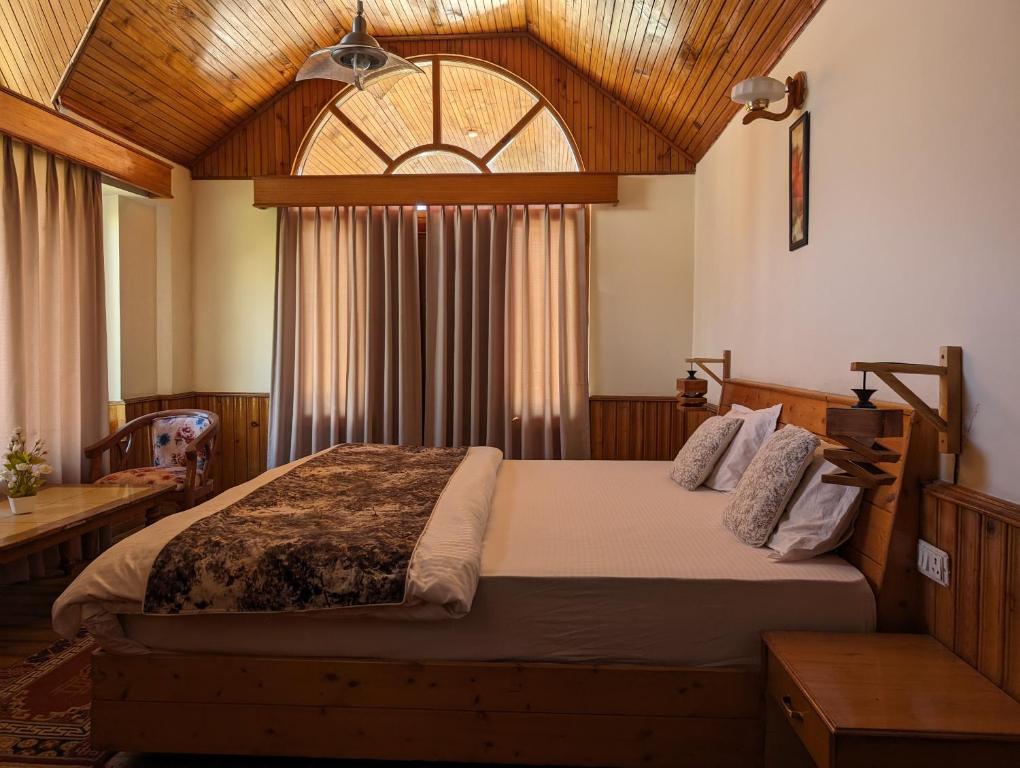 Postel nebo postele na pokoji v ubytování ChaletHimalayan- Rooms in private Villa
