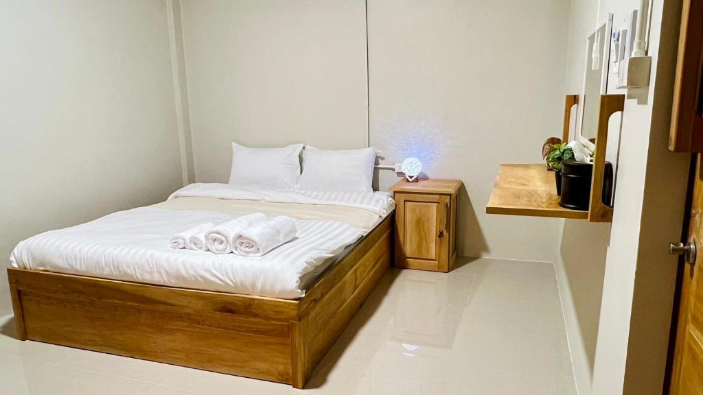 Postel nebo postele na pokoji v ubytování Muji Hotel KrabI