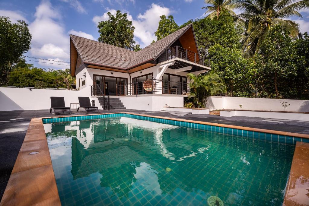 Der Swimmingpool an oder in der Nähe von Coco Lilly Villas