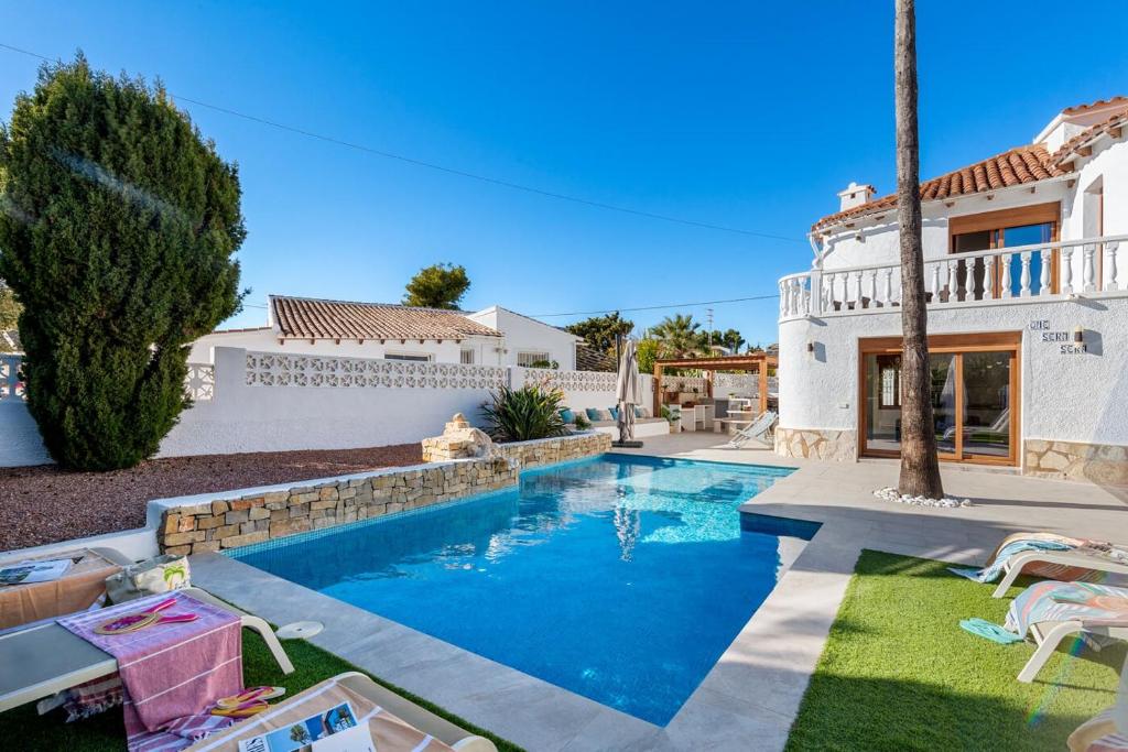 a swimming pool in the backyard of a house at Villa K9 Ortenbach in Ifach